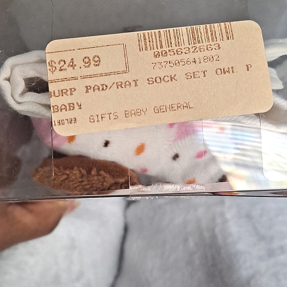 👶 Burping Pad With Scripture And Pink Owl Rattle Socks Set - Picture 6 of 6